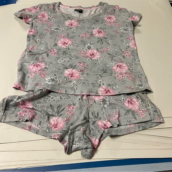 Laura Ashley Ladies Pajama’s two piece set gray/pink Size Small - Picture 8 of 9